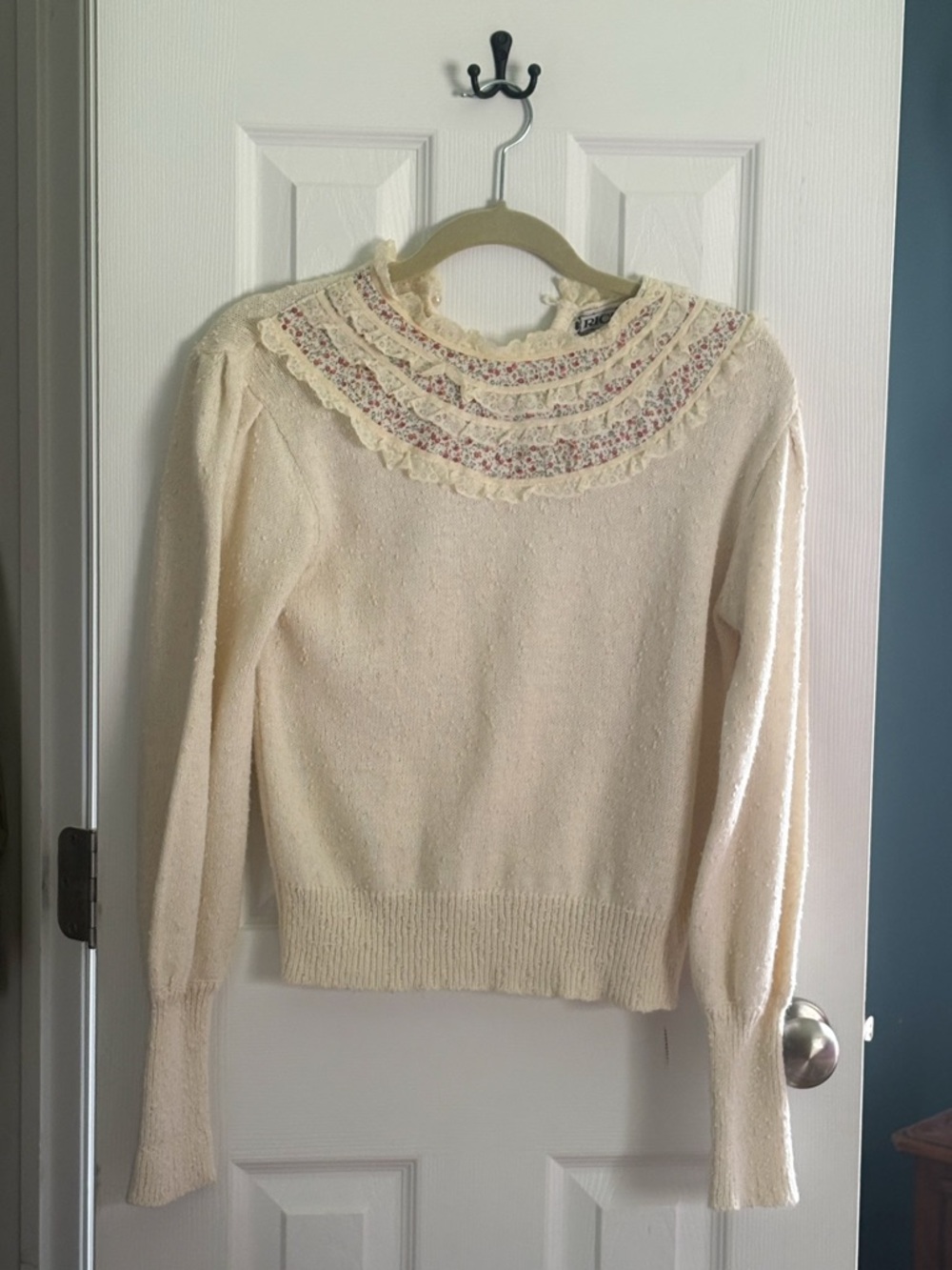 VINTAGE Cream Scoop-Neck Sweater with Floral Lace Yoke